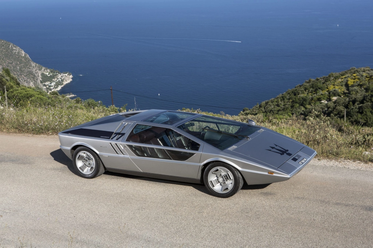 Maserati Boomerang concept car, rear-left view